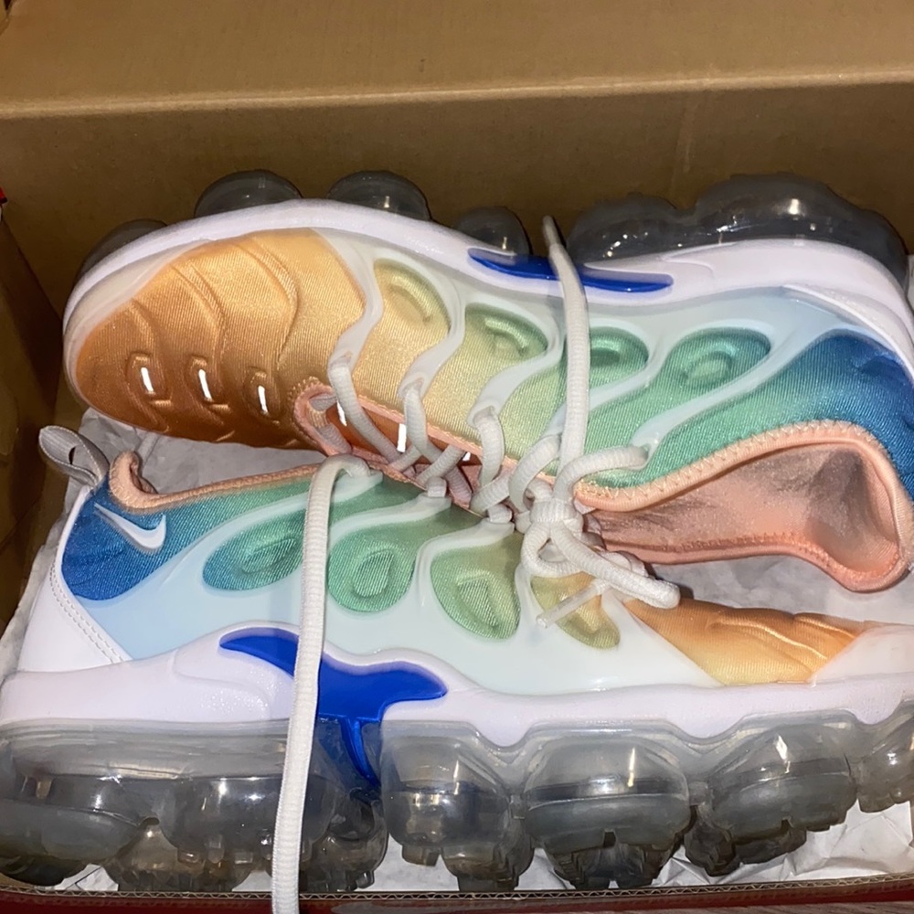 Like new size 6.5 women vapor max